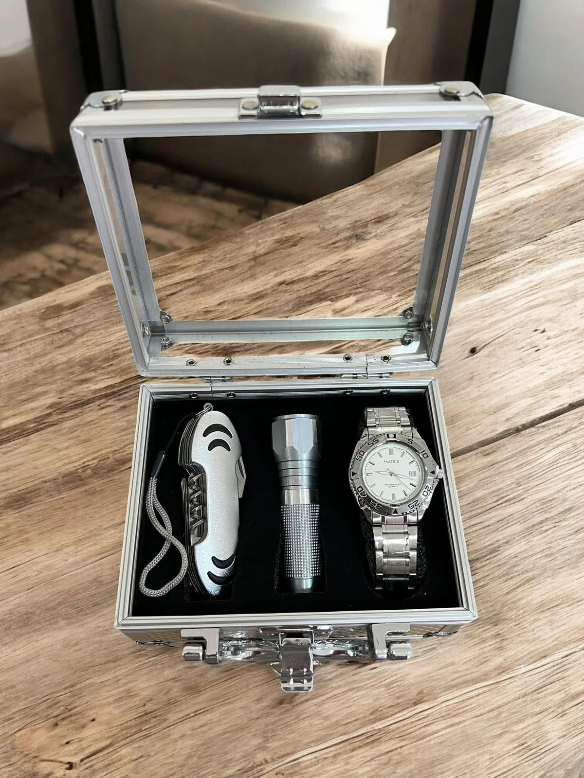 Kit Reloj Survival Deluxe (3 Piezas): Reloj Matrix + Linterna LED y Herramienta Multiusos